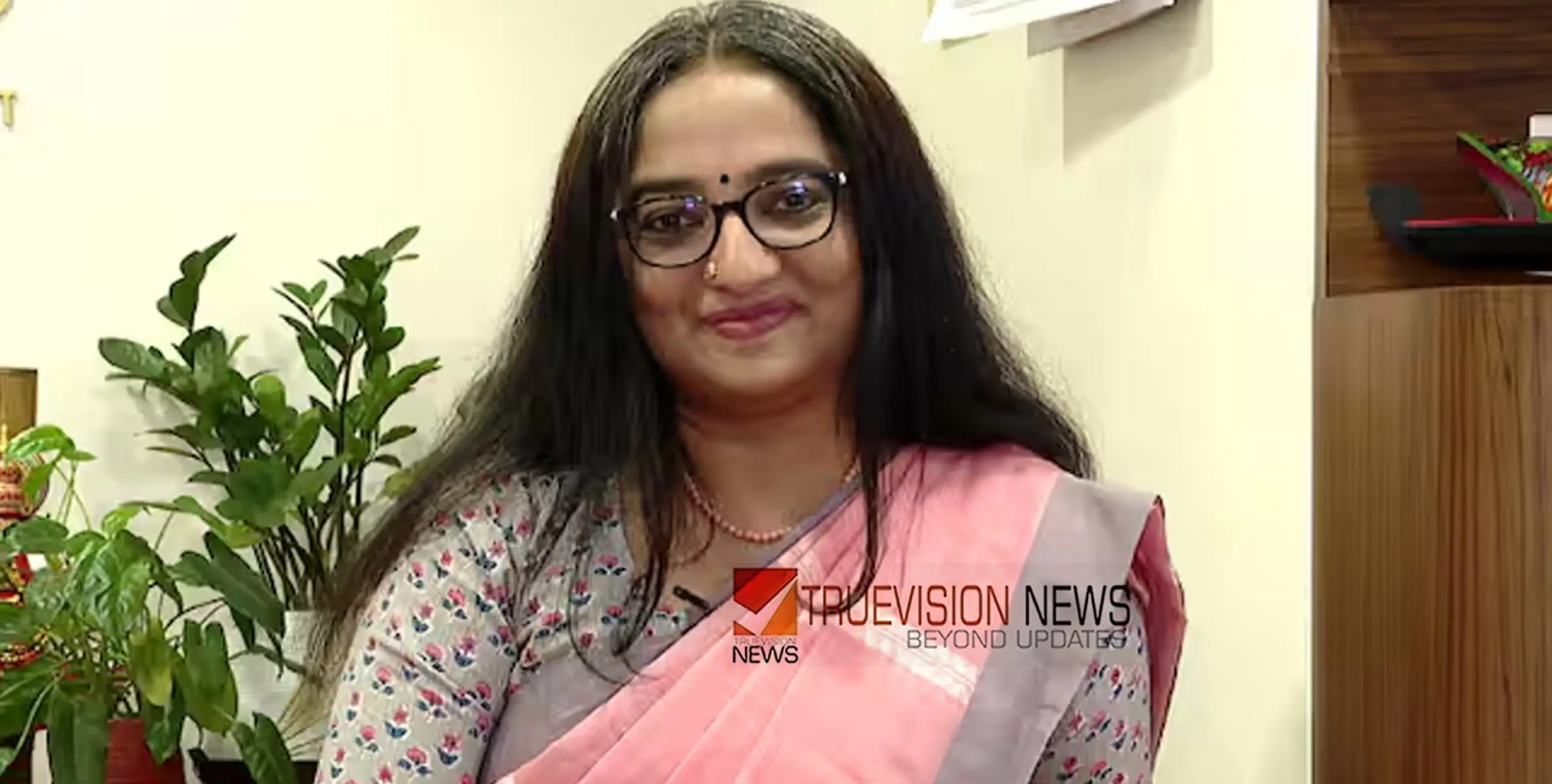 'വിഴിഞ്ഞം ക്രഡിറ്റ് തർക്കം കല്യാണ വീട്ടിലെ നിസ്സാര തർക്കം'; ദിവ്യ എസ് അയ്യർ